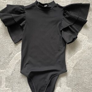 SHEIN Black Ruffled Sleeve Bodysuit